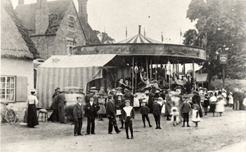 A merry-go-round outside the Five Bells in the 1920s [Z50/96/42]